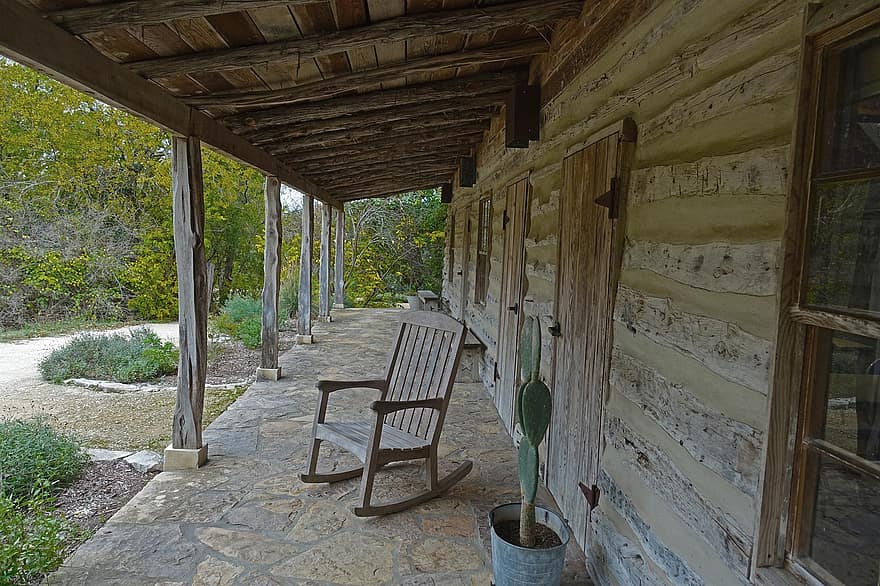 Encantadoras ideas de porches cerrados para embellecer tu espacio